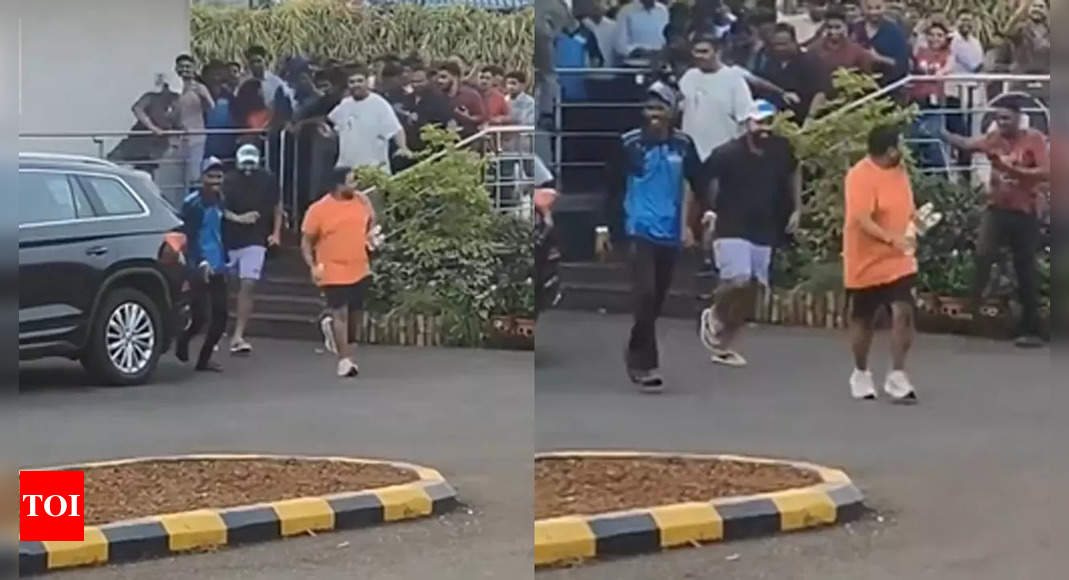 चंचल पलायन! प्रशंसकों से बचने के लिए रोहित शर्मा मजाकिया अंदाज में अपनी कार की ओर बढ़े। देखो | क्रिकेट समाचार