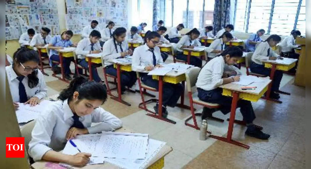 महाराष्ट्र में गणित और विज्ञान में फेल होने पर भी छात्रों को 11वीं कक्षा में प्रमोट करना: यह कितना उचित है? |
