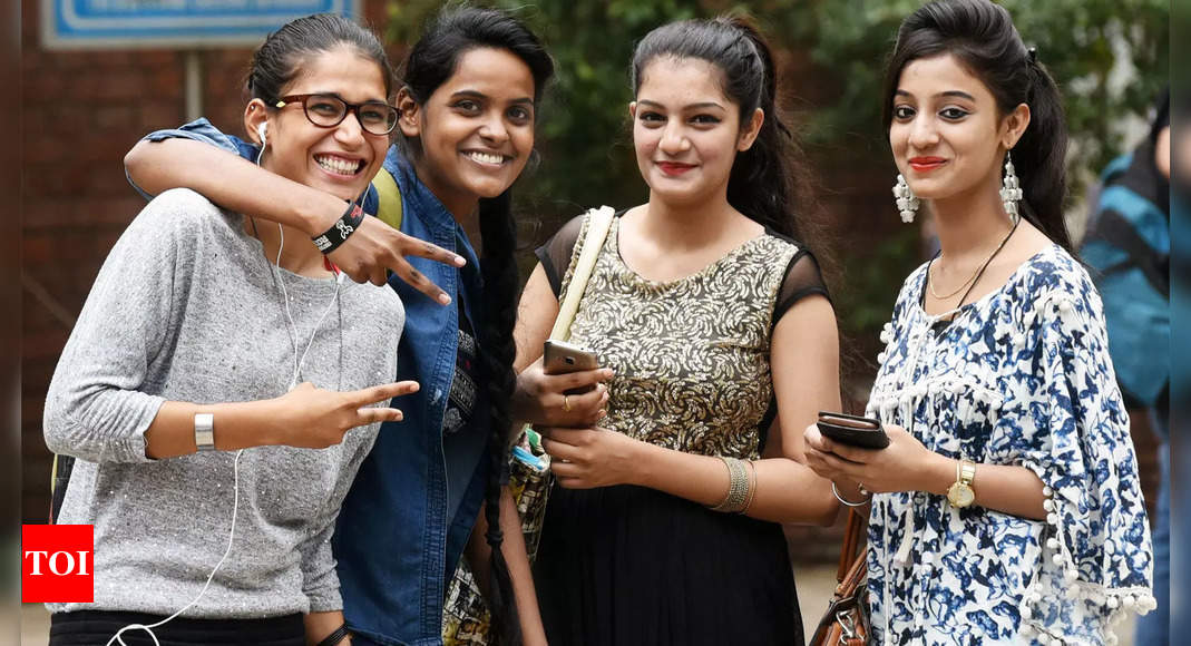 ASHE 2024: महाराष्ट्र में उच्च शिक्षा के रुझान - मजबूत पीएचडी नामांकन, GER में वृद्धि, लेकिन लैंगिक अंतर बरकरार