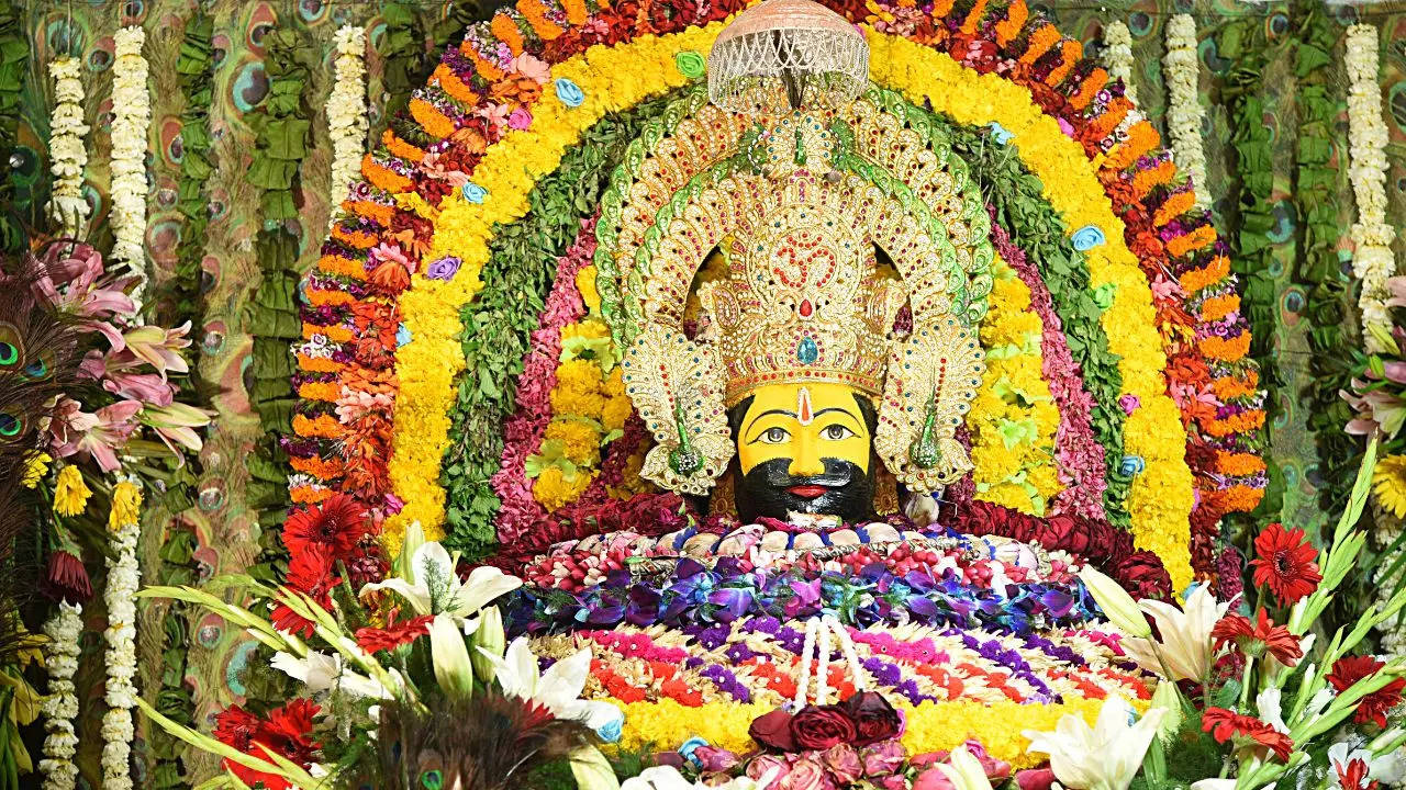 अलग-अलग फूल जो अलग-अलग देवताओं को चढ़ाए जाते हैं