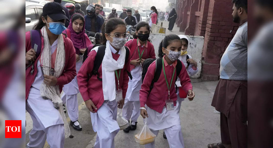 गंभीर AQI के कारण गुरुग्राम के स्कूल 25 नवंबर तक बंद रहेंगे, सभी ग्रेडों के लिए कक्षाएं ऑनलाइन जारी रहेंगी: आधिकारिक सूचना यहां देखें