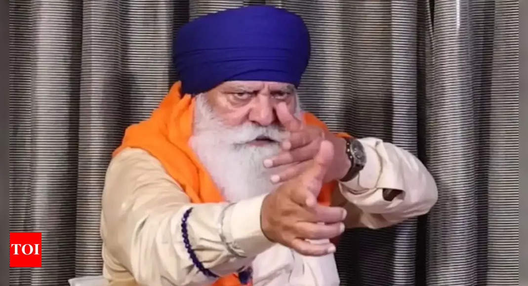 योगराज सिंह का कहना है कि वह पिस्तौल लेकर कपिल देव के घर गए और उनसे कहा, 'मैं तुम्हारे सिर में गोली मारना चाहता हूं' | क्रिकेट समाचार