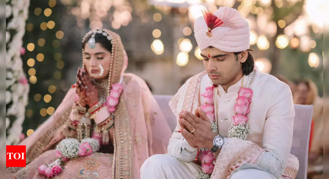 अंतरंग समारोह में नीरज चोपड़ा ने हिमानी के साथ परिणय सूत्र में बंधे | मैदान से बाहर समाचार
