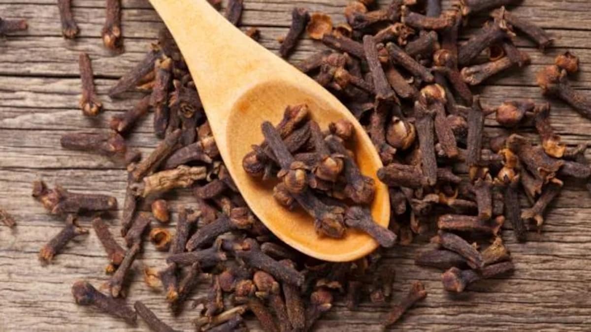 जब आप रोजाना एक लौंग खाते हैं तो आपके शरीर में क्या होता है? विशेषज्ञों का खुलासा