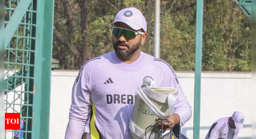 चैंपियंस ट्रॉफी के लिए उड़ान भरने से पहले प्रशंसकों के साथ रोहित शर्मा का विशेष क्षण - वॉच | क्रिकेट समाचार