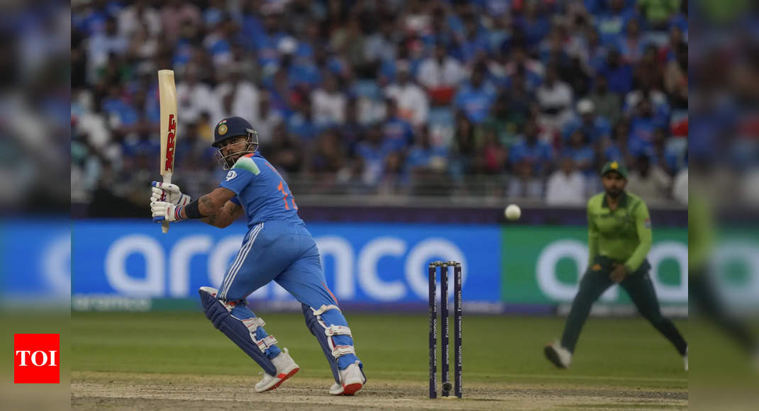 Ind बनाम पाक: विराट कोहली 14,000 ODI रन तक पहुँचता है - माइलस्टोन के लिए सबसे तेज | क्रिकेट समाचार