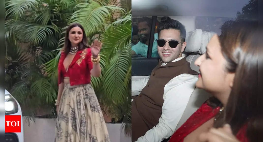 Parineeti चोपड़ा लाल स्पार्कली फसल ब्लेज़र और बेज लेहेंगा में भाई सिद्धार्थ चोपड़ा की शादी में