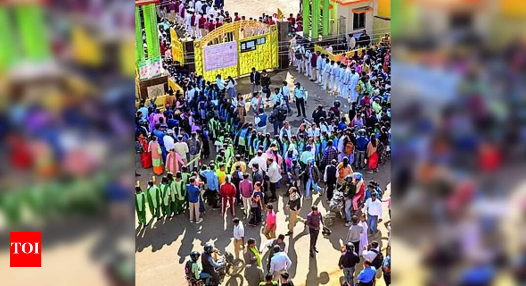 प्रश्न पत्रों की 'कमी' के कारण रांची सेंटर में सीबीएसई परीक्षा में देरी हुई