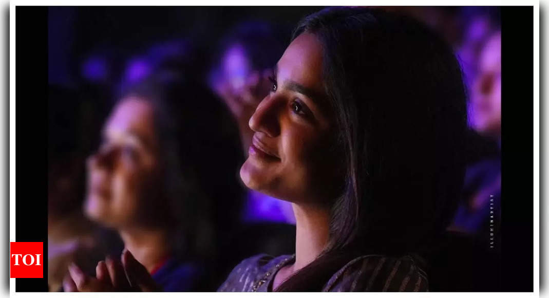 मोहनलाल ने सान्या इयाप्पन के लुक को 'L2: Empuraan' से Jhanvi के रूप में देखा | मलयालम मूवी न्यूज