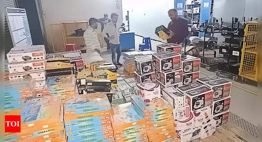 अमेज़ॅन और फ्लिपकार्ट वेयरहाउस पर 15-घंटे-प्लस छापे: गीजर, फूड मिक्सर और फर्जी आईएसआई मार्क के साथ स्पोर्ट्सवियर जब्त किया गया