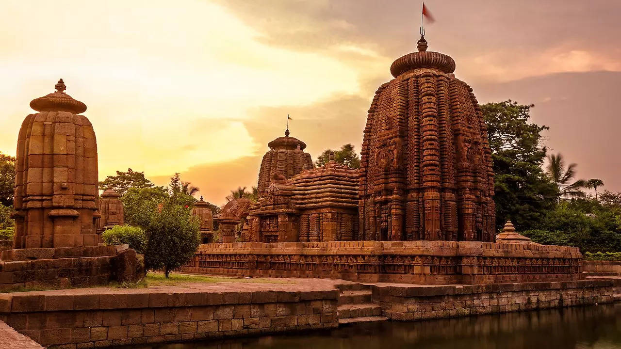 इस भारतीय मंदिर में, भक्तों को ऋण और गरीबी से छुटकारा पाने के लिए माना जाता है