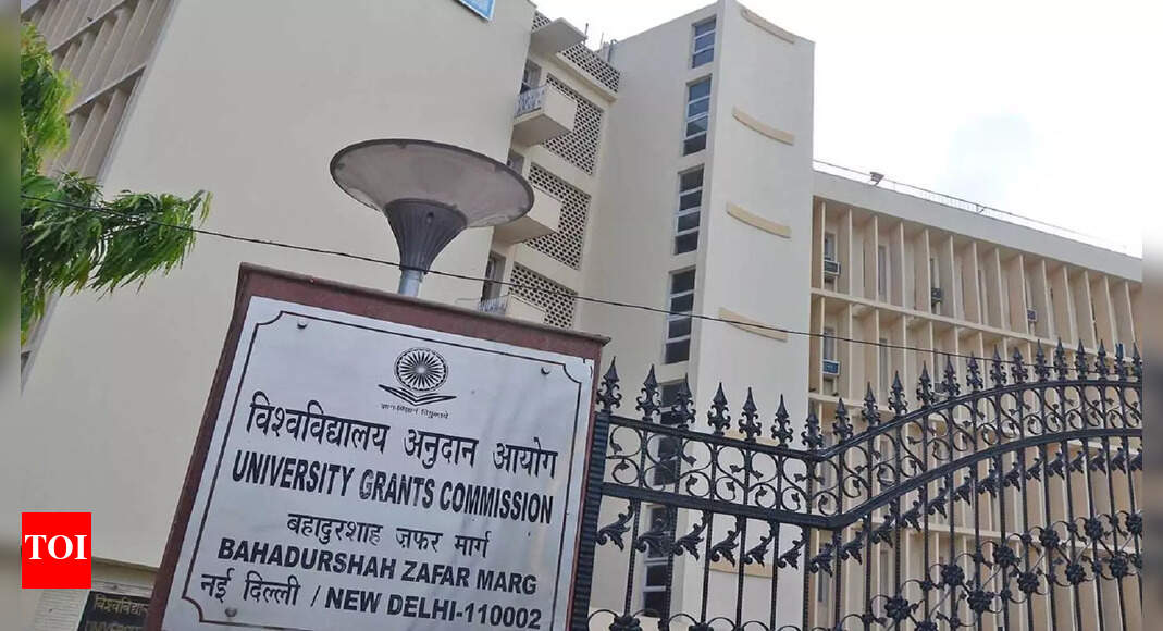 यूजीसी नकली विश्वविद्यालयों पर दरारें, छात्रों और माता -पिता को चेतावनी देने वाले मुद्दे: यहां पूरी सूची की जाँच करें