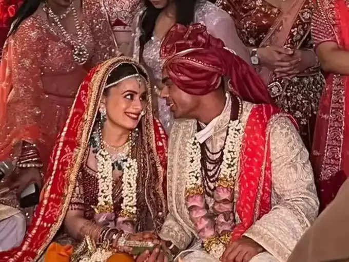 शिवराज सिंह चौहान के बेटे कार्तिके सिंह चौहान और अमनत बंसल की स्टाइलिश शादी की तस्वीरें
