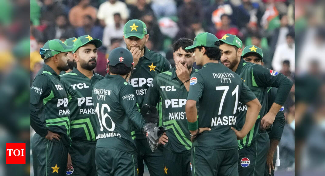 'यहां तक ​​कि टमाटर विक्रेता पाकिस्तान क्रिकेट बोर्ड से बेहतर जानता है': हाल के संकटों के बाद बासित अली लैम्बास्ट्स पीसीबी