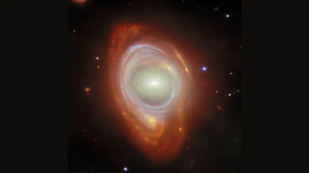 James Webb Space Telescope Reveals a Stunning Einstein Ring in Hydrus