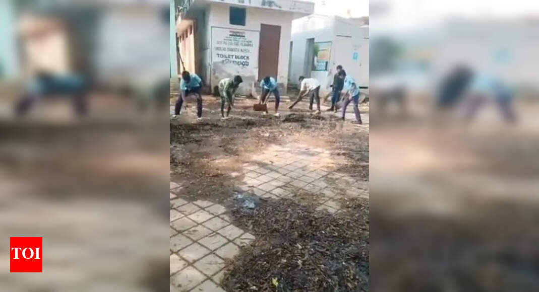 बेंगलुरु शिक्षकों ने छात्रों को शिक्षा विभाग से बार -बार चेतावनी के बावजूद शौचालय को साफ करने के लिए मजबूर करने का आरोप लगाया