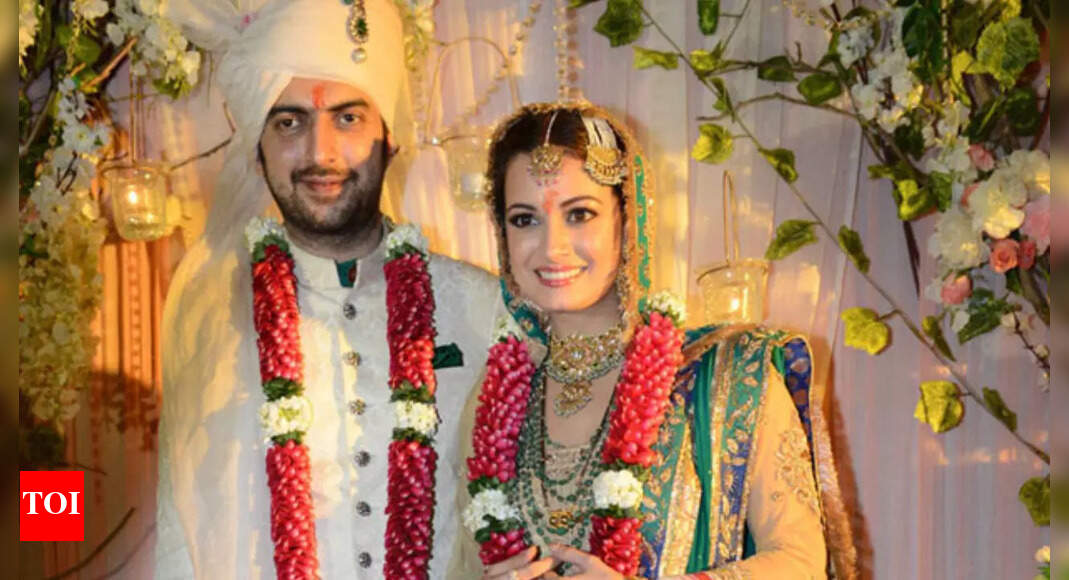 यहाँ है कि डिया मिर्जा ने पहली शादी से साहिल संघ तक अपनी शादी के संगठन की नीलामी की