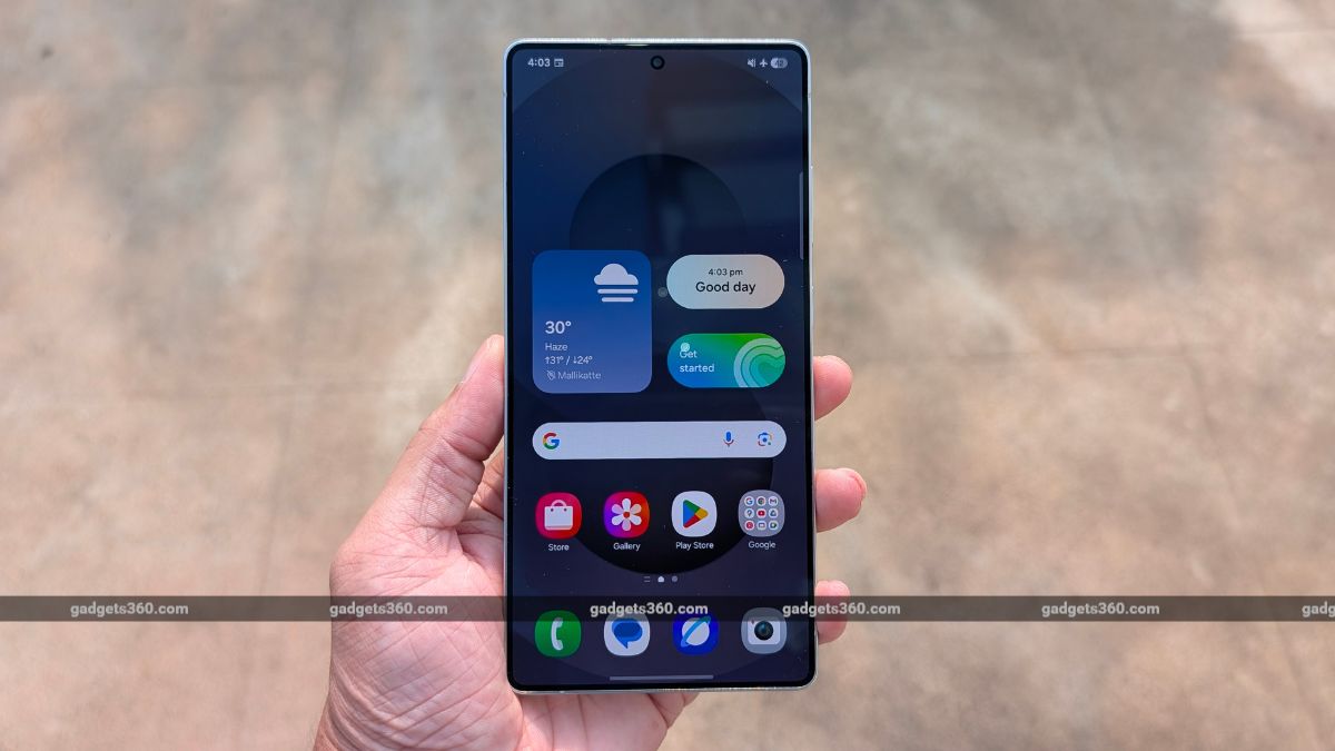 Global Smartphone Shipments Surged 1.5 Percent YoY in Q1 2025; Samsung, Apple Retain Top Positions: IDC