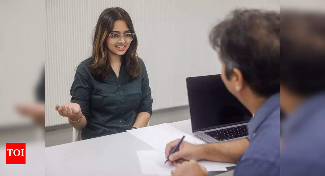 पहला जॉब जिटर्स? कॉर्पोरेट दुनिया में प्रवेश करने से पहले 10 आवश्यक चीजें हर फ्रेशर को जानना चाहिए