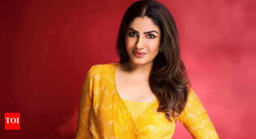 Raveena Tandon आहार: क्या Raveena Tandon एक दिन में फिट और स्वस्थ रहने के लिए खाता है |