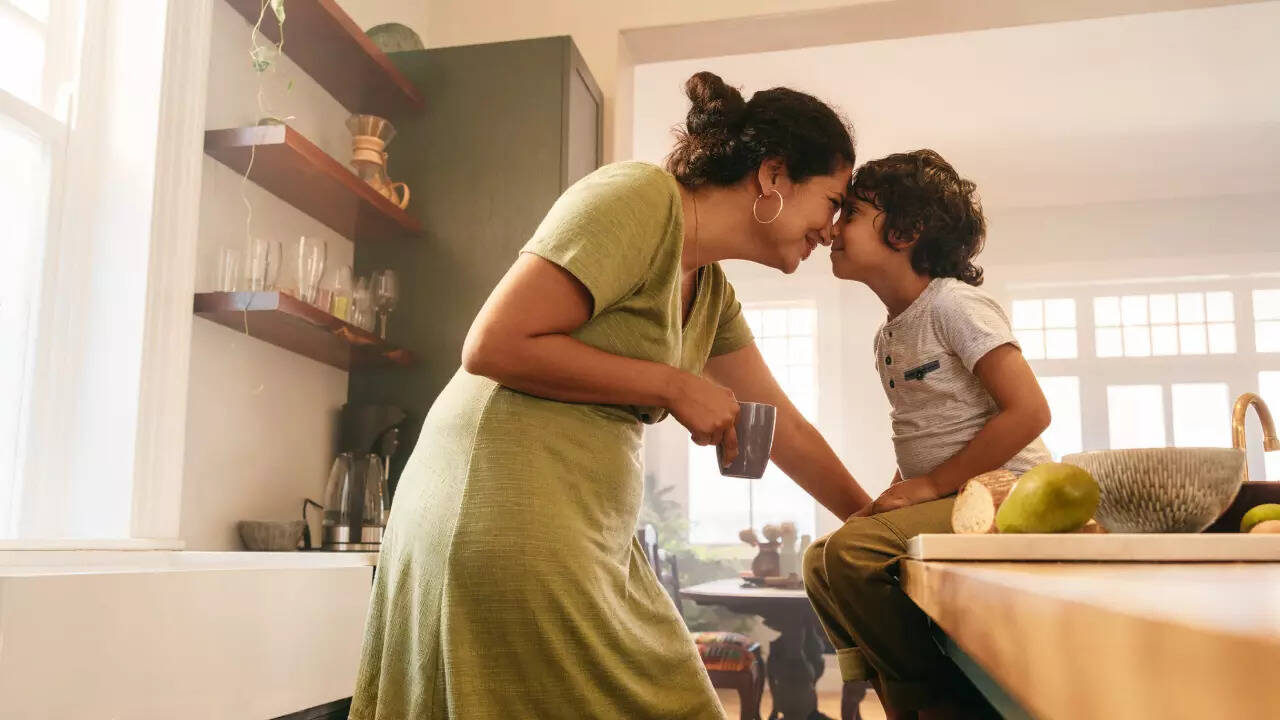एक गैर-परक्राम्य आदत जो जादू जैसे बच्चों में भाषा कौशल में सुधार कर सकती है