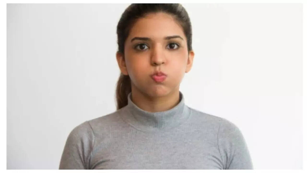 चेहरे की वसा को कम करने के लिए 5 योग आसन