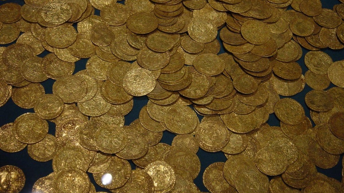 Gold Coins from ‘World’s Richest Shipwreck’ Show 300-Year-Old Castles and Crosses