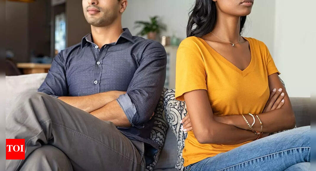'सूखी भीख मांगने': सूक्ष्म विषाक्त आदत जो चुपचाप आपके रिश्ते को नुकसान पहुंचा सकती है